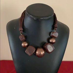 Women’s brown necklace